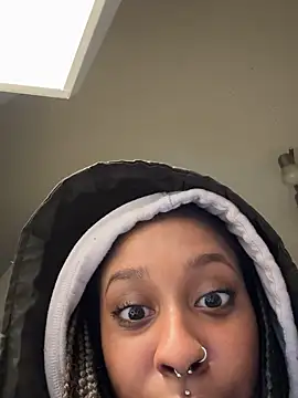 Snapshot of Your_Paris chatting on 4, 2, 2025 Your Paris online show from 4, 2, 2025