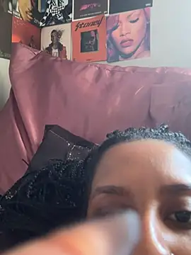 Snapshot of Your_Paris chatting on 22, 2, 2025 Your Paris online show from 22, 2, 2025