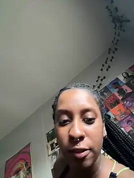 Snapshot of Your_Paris chatting on 3, 3, 2025 Your Paris online show from 3, 3, 2025