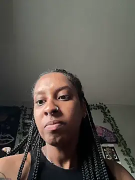 Snapshot of Your_Paris chatting on 5, 3, 2025 Your Paris online show from 5, 3, 2025