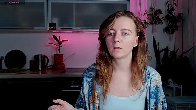 Elly Helly online show from 5, 11, 2025