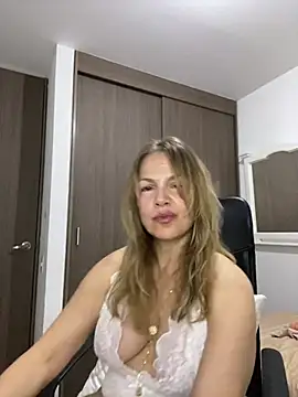 Snapshot of Leyna_liu chatting on 18, 1, 2025 Leyna liu online show from 18, 1, 2025