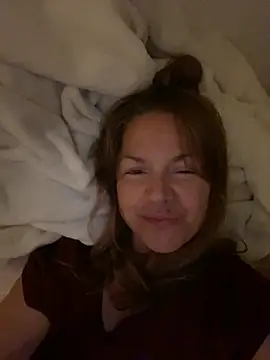 Snapshot of Leyna_liu chatting on 25, 10, 2025 Leyna liu online show from 25, 10, 2025