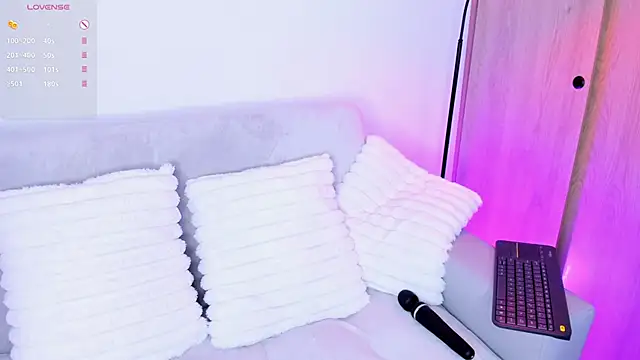 Snapshot of meow_moon_ chatting on 27, 10, 2025 meow moon online show from 27, 10, 2025