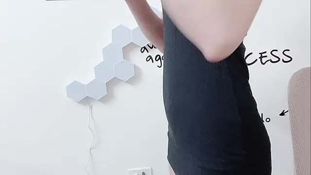 Snapshot of Sarah-ery chatting on 6, 4, 2026 Sarah-ery online show from 6, 4, 2026