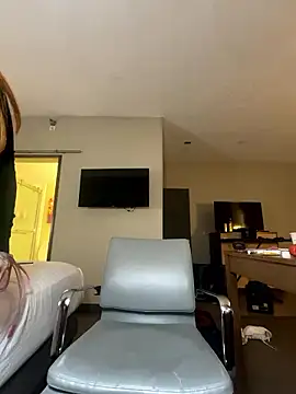 Snapshot of tatted-bitty chatting on 6, 1, 2026 tatted-bitty online show from 6, 1, 2026