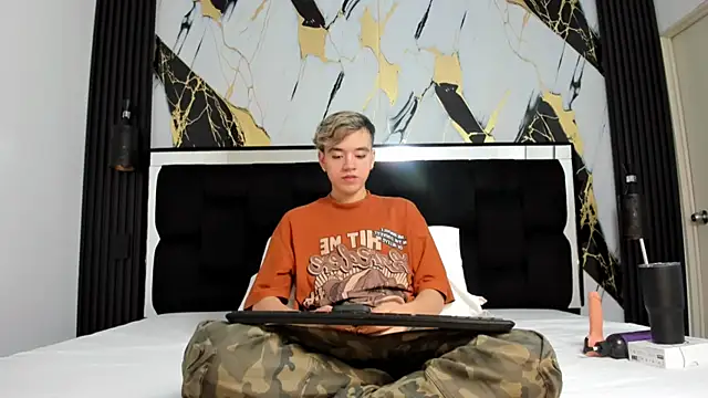 Snapshot of bunny_maxi chatting on 12, 12, 2024 bunny maxi online show from 12, 12, 2024