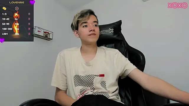 Snapshot of bunny_maxi chatting on 3, 3, 2025 bunny maxi online show from 3, 3, 2025