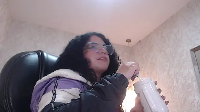 EmmaCowperr online show from 9, 1, 2025