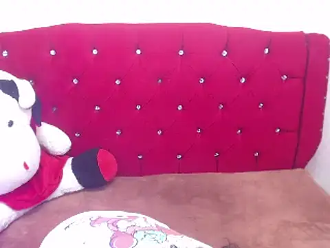 EmmaCowperr online show from 13, 2, 2025