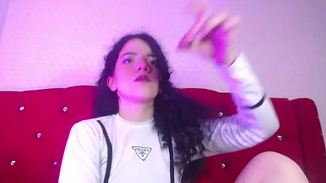 EmmaCowperr online show from 13, 2, 2025