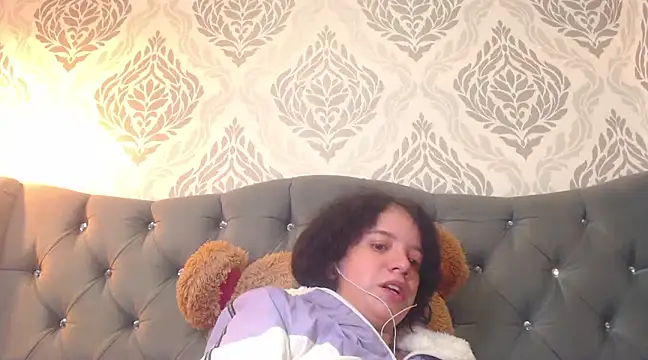 EmmaCowperr online show from 27, 2, 2025