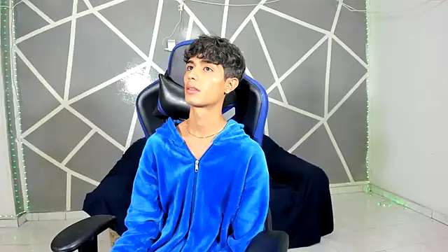 oliverhot2005 online show from 17, 12, 2024