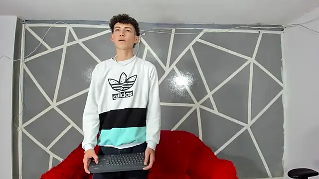 oliverhot2005 online show from 13, 1, 2025