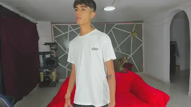 oliverhot2005 online show from 28, 1, 2025