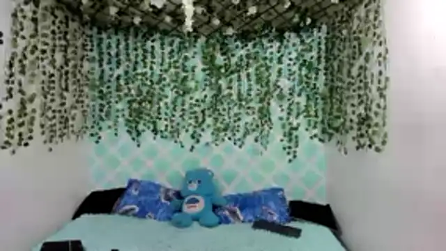 oliverhot2005 online show from 2, 12, 2025