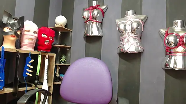 Snapshot of LucyStrike_ chatting on 5, 12, 2024 LucyStrike online show from 5, 12, 2024