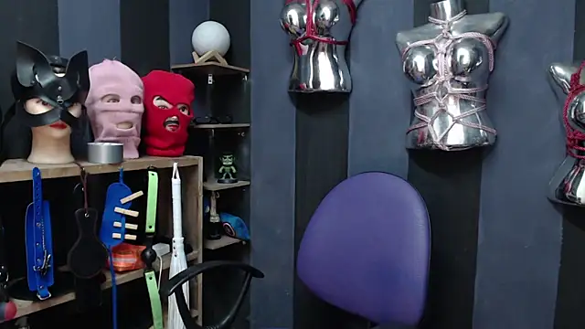 Snapshot of LucyStrike_ chatting on 6, 12, 2024 LucyStrike online show from 6, 12, 2024