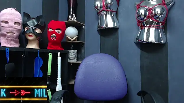 Snapshot of LucyStrike_ chatting on 20, 12, 2024 LucyStrike online show from 20, 12, 2024