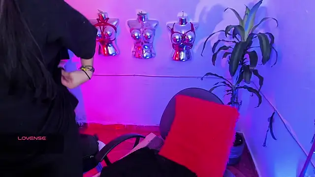LucyStrike  online show from 15, 6, 2026
