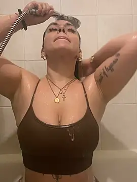 Snapshot of Luccreccia_ chatting on 5, 2, 2026 Luccreccia online show from 5, 2, 2026