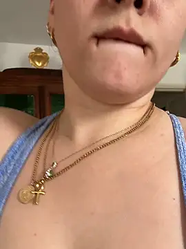 Snapshot of Luccreccia_ chatting on 12, 3, 2026 Luccreccia online show from 12, 3, 2026