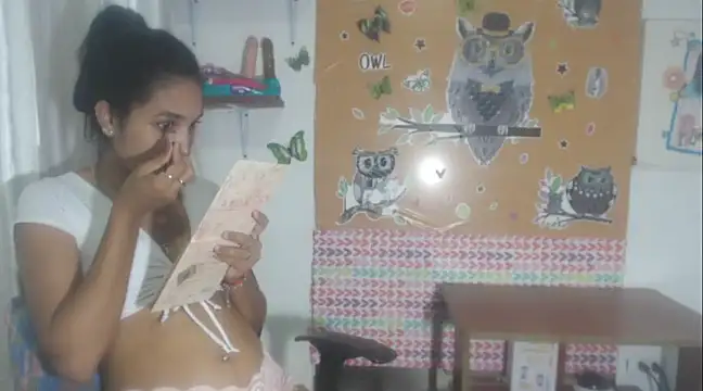Snapshot of KamileLatinasexy chatting on 19, 1, 2025 KamileLatinasexy online show from 19, 1, 2025