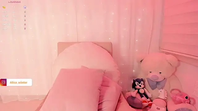 Snapshot of Alice_winter_ chatting on 6, 10, 2025 Alice winter online show from 6, 10, 2025