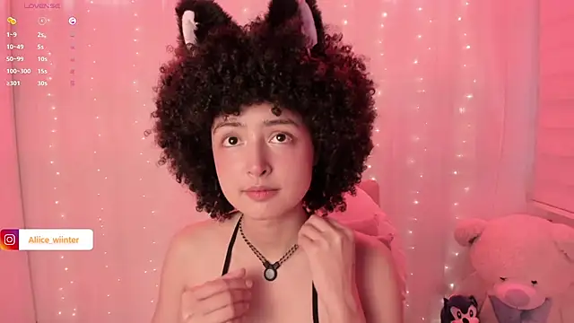 Snapshot of Alice_winter_ chatting on 8, 10, 2025 Alice winter online show from 8, 10, 2025