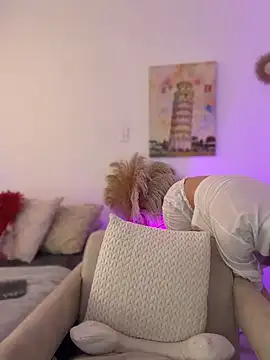 Ashleyjenner  online show from 9, 4, 2026