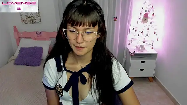 cute roxy online show from 24, 11, 2025