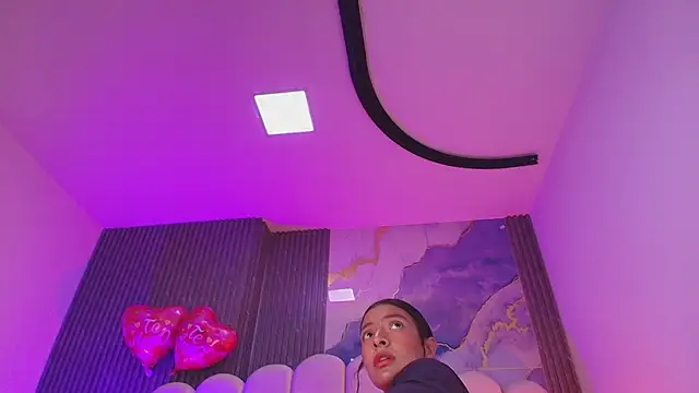 Snapshot of hot_dione chatting on 6, 3, 2026 hot dione online show from 6, 3, 2026