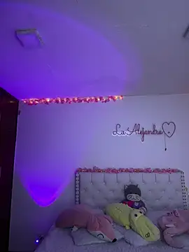 Snapshot of alee_lenoxx chatting on 13, 7, 2026 alee lenoxx online show from 13, 7, 2026