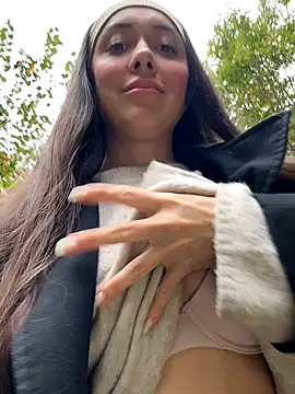 emiliasommer online show from 17, 10, 2025