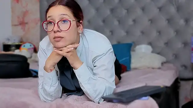 Snapshot of ValeryRossell chatting on 19, 11, 2025 ValeryRossell online show from 19, 11, 2025