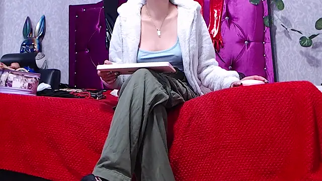 AyshaScott online show from 4, 1, 2025