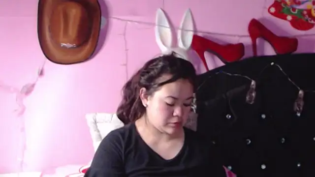 NikkiRous  online show from 4, 1, 2025