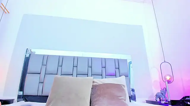 Emily Gil1 online show from 24, 12, 2024