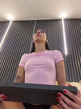 Ema azel online show from 5, 4, 2026