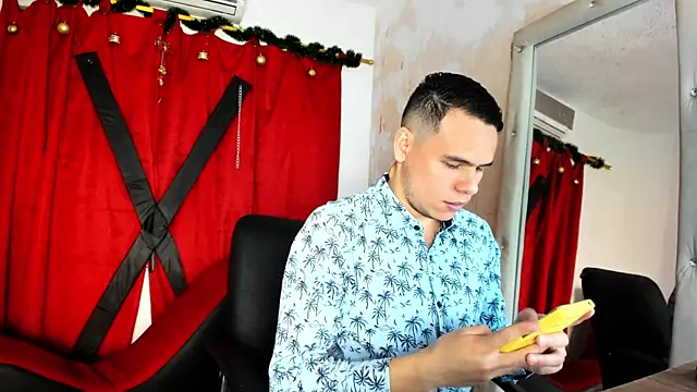 Snapshot of s_latins_boys chatting on 13, 12, 2024 s latins boys online show from 13, 12, 2024