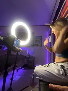 SarahStarr2020 online show from 12, 1, 2025