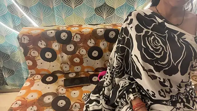 Snapshot of shuhana_ chatting on 28, 11, 2025 shuhana online show from 28, 11, 2025