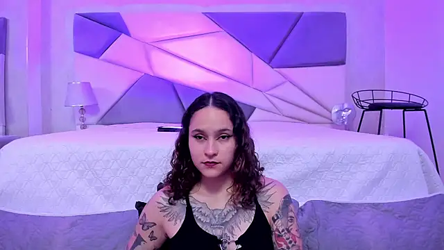 AnnyThompson  online show from 26, 1, 2025