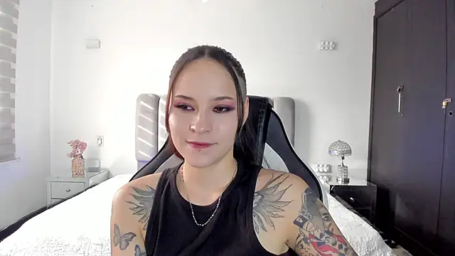 Snapshot of AnnyThompson_ chatting on 10, 3, 2026 AnnyThompson online show from 10, 3, 2026