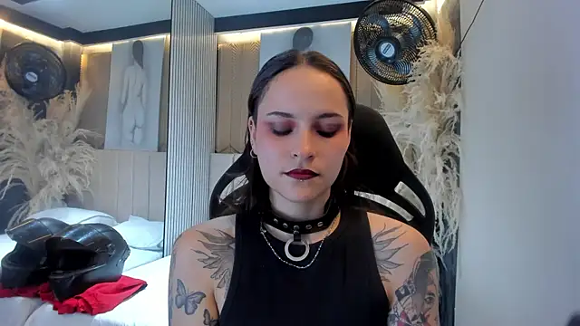 Snapshot of AnnyThompson_ chatting on 2, 4, 2026 AnnyThompson online show from 2, 4, 2026
