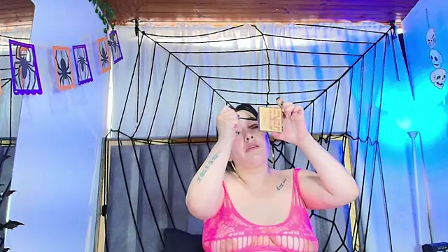 Zoe Curvy online show from 17, 10, 2025