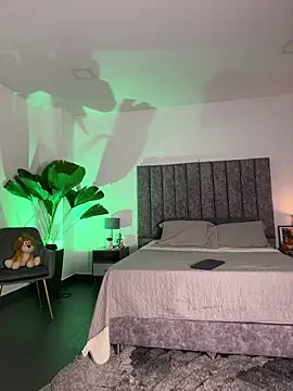 milaivanova online show from 5, 11, 2025