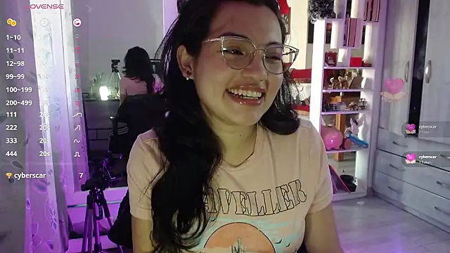 Snapshot of lauvelez__ chatting on 7, 1, 2026 lauvelez online show from 7, 1, 2026