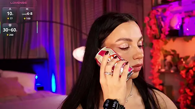 Snapshot of LunaNight chatting on 4, 10, 2025 LunaNight online show from 4, 10, 2025