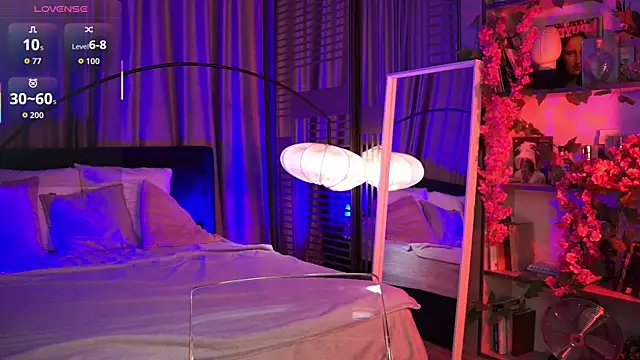 Snapshot of LunaNight chatting on 14, 10, 2025 LunaNight online show from 14, 10, 2025